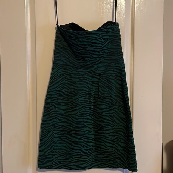 NWT Diane Von Furstenberg Emerald & Black Tiger Print Mini Dress Size 0 - Picture 5 of 15